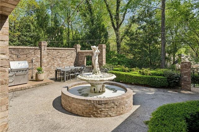 105 Kingston Manor, Atlanta, GA 30342