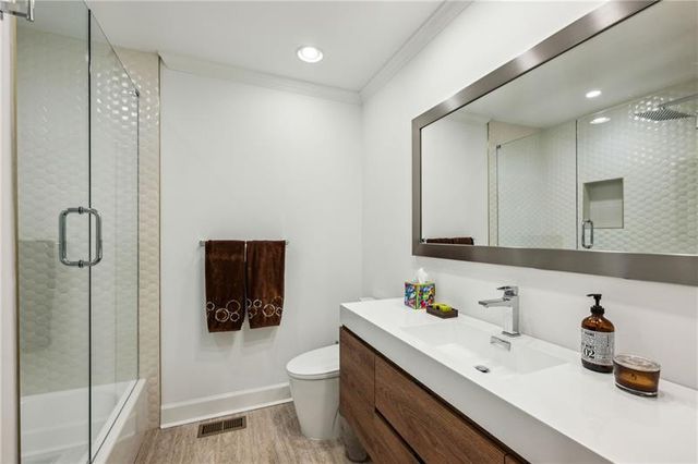 105 Kingston Manor, Atlanta, GA 30342