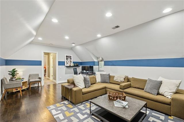 105 Kingston Manor, Atlanta, GA 30342