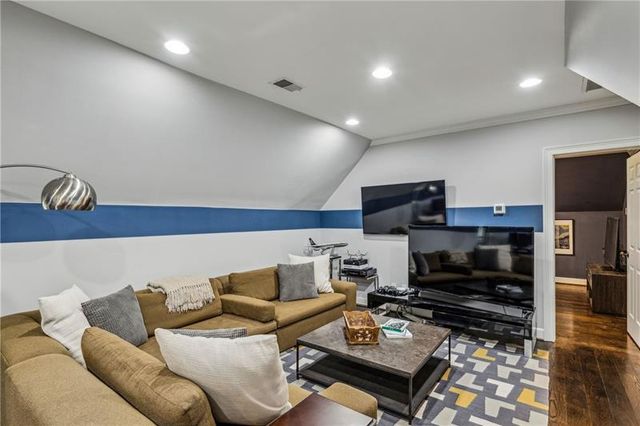 105 Kingston Manor, Atlanta, GA 30342