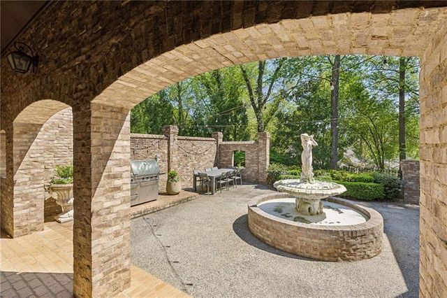 105 Kingston Manor, Atlanta, GA 30342