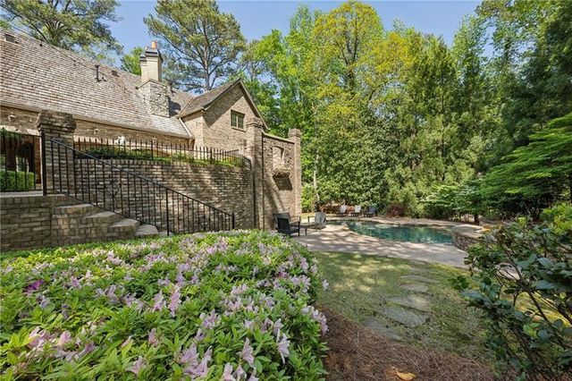 105 Kingston Manor, Atlanta, GA 30342