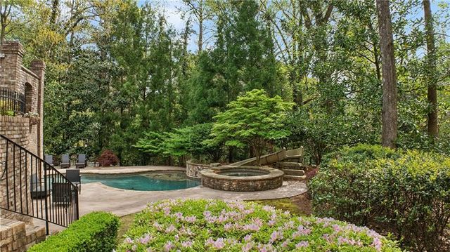 105 Kingston Manor, Atlanta, GA 30342