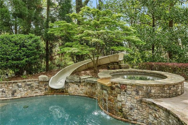 105 Kingston Manor, Atlanta, GA 30342