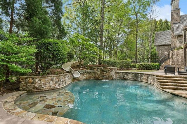 105 Kingston Manor, Atlanta, GA 30342