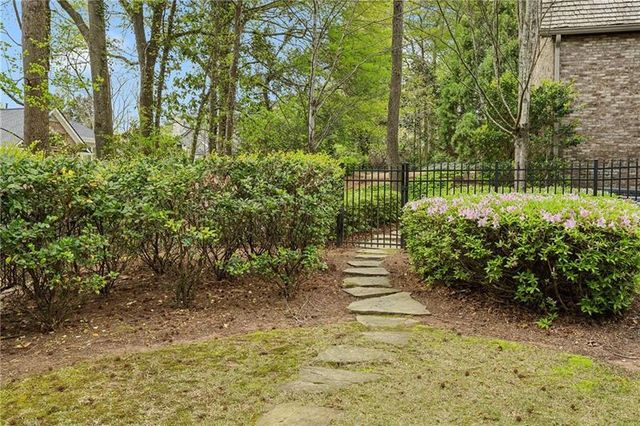 105 Kingston Manor, Atlanta, GA 30342