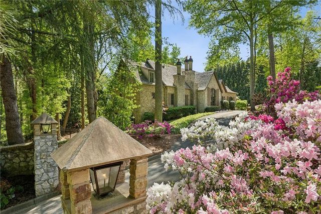 105 Kingston Manor, Atlanta, GA 30342