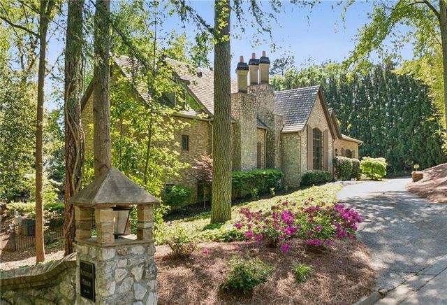 105 Kingston Manor, Atlanta, GA 30342