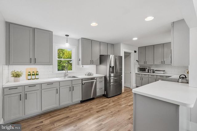 9026 SUDLEY RD, Manassas, VA 20110