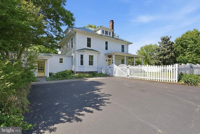 9026 SUDLEY RD, Manassas, VA 20110