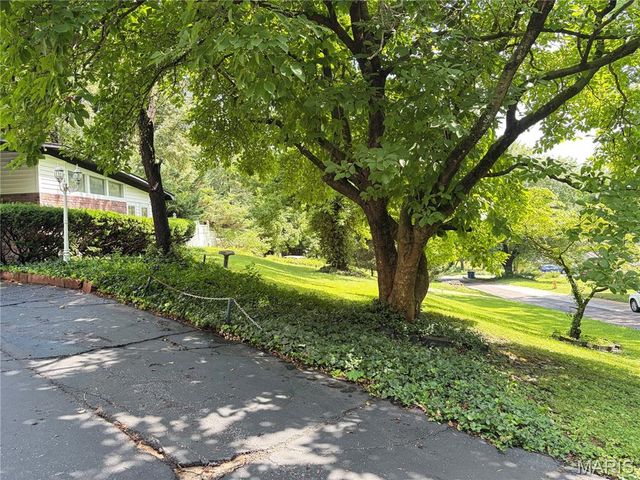 1542 Starlight Drive, St Louis, MO 63135