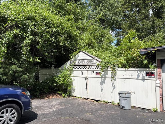 1542 Starlight Drive, St Louis, MO 63135