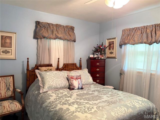 1542 Starlight Drive, St Louis, MO 63135