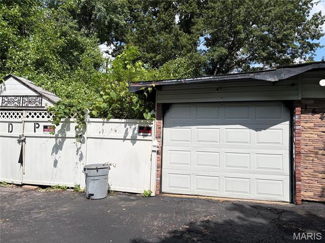 1542 Starlight Drive, St Louis, MO 63135