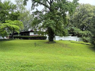 1542 Starlight Drive, St Louis, MO 63135