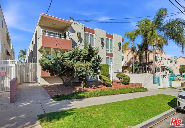 427 E Tamarack Avenue, Inglewood, CA 90301