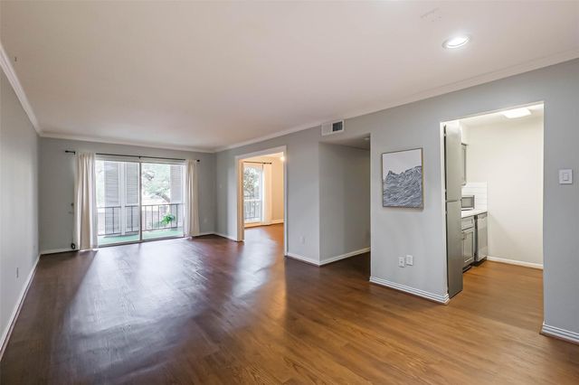 7575 Katy Freeway 101, Houston, TX 77024