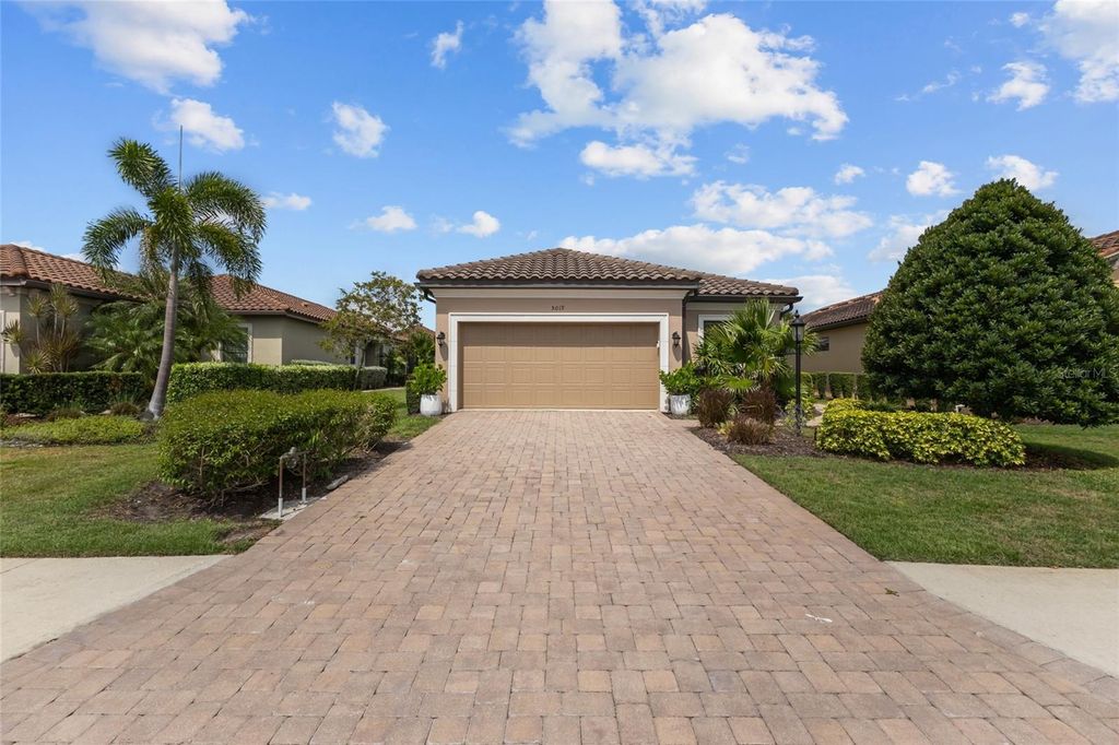 Image 2 of property listing at 5019 SAVONA RUN, Bradenton, FL 34211