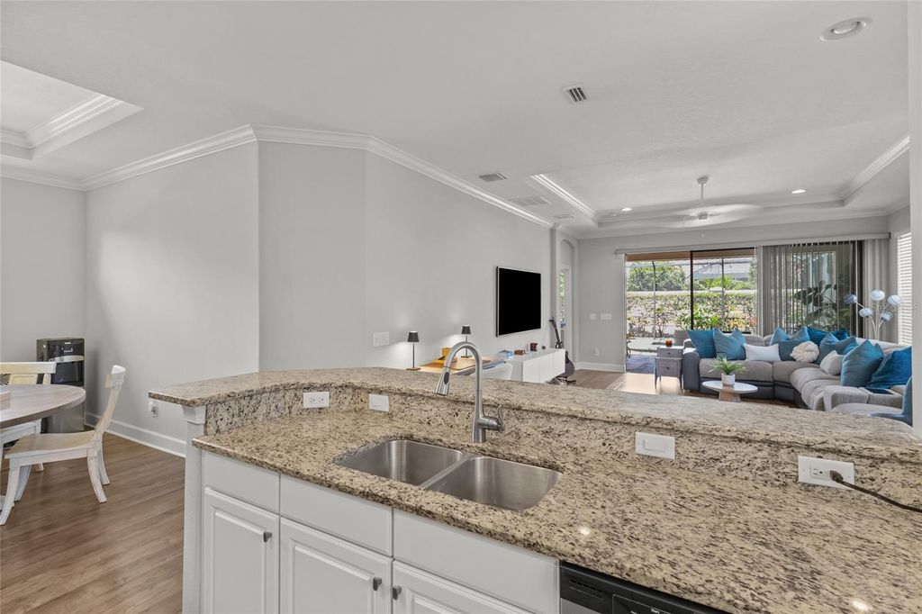 Image 12 of property listing at 5019 SAVONA RUN, Bradenton, FL 34211