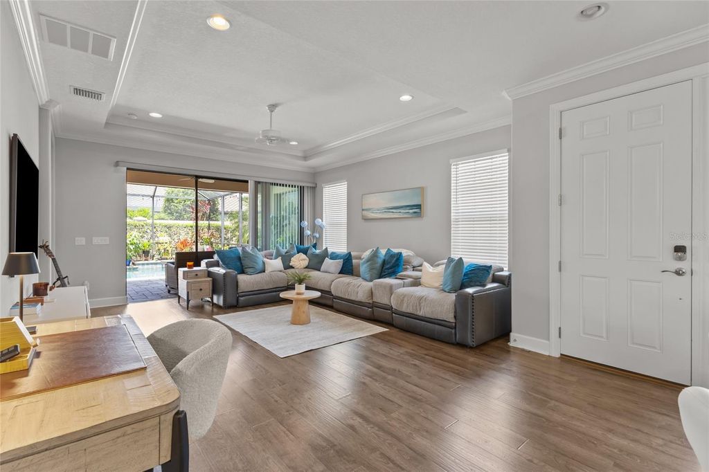 Image 6 of property listing at 5019 SAVONA RUN, Bradenton, FL 34211