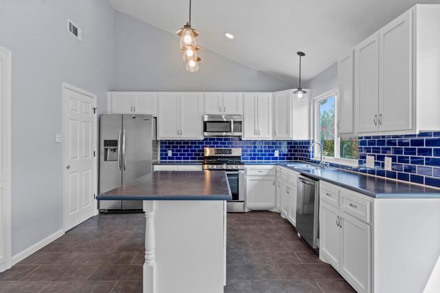 809 Stillhouse SPG, Round Rock, TX 78681