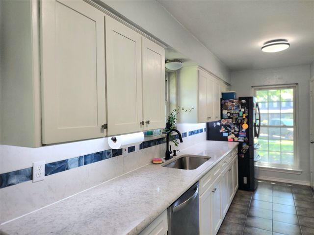 1929 Vista Oaks Drive, Carrollton, TX 75007