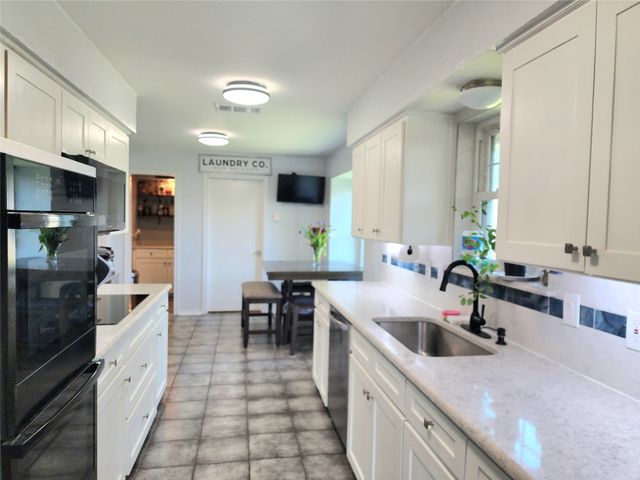 1929 Vista Oaks Drive, Carrollton, TX 75007