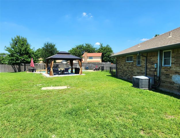 1929 Vista Oaks Drive, Carrollton, TX 75007