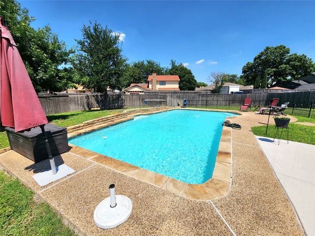 1929 Vista Oaks Drive, Carrollton, TX 75007
