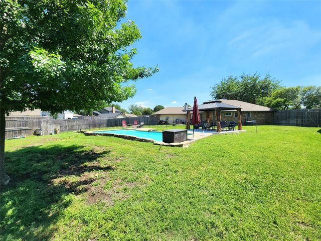 1929 Vista Oaks Drive, Carrollton, TX 75007