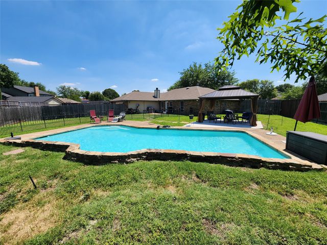 1929 Vista Oaks Drive, Carrollton, TX 75007