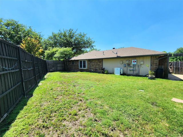 1929 Vista Oaks Drive, Carrollton, TX 75007