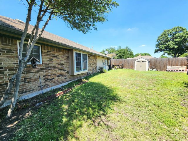 1929 Vista Oaks Drive, Carrollton, TX 75007