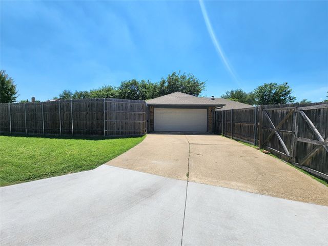 1929 Vista Oaks Drive, Carrollton, TX 75007