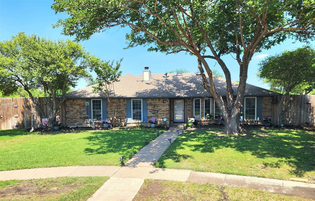 1929 Vista Oaks Drive, Carrollton, TX 75007