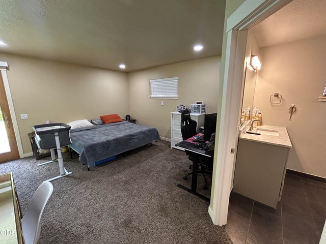1024 NW Hawthorne Avenue, Grants Pass, OR 97526