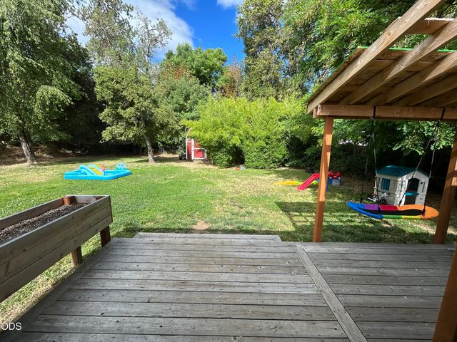1024 NW Hawthorne Avenue, Grants Pass, OR 97526