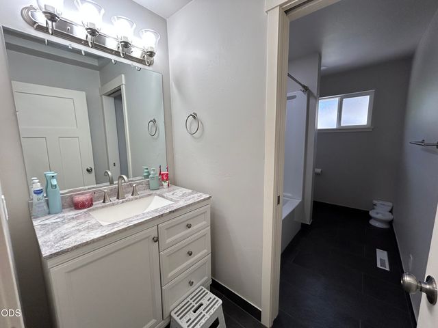 1024 NW Hawthorne Avenue, Grants Pass, OR 97526