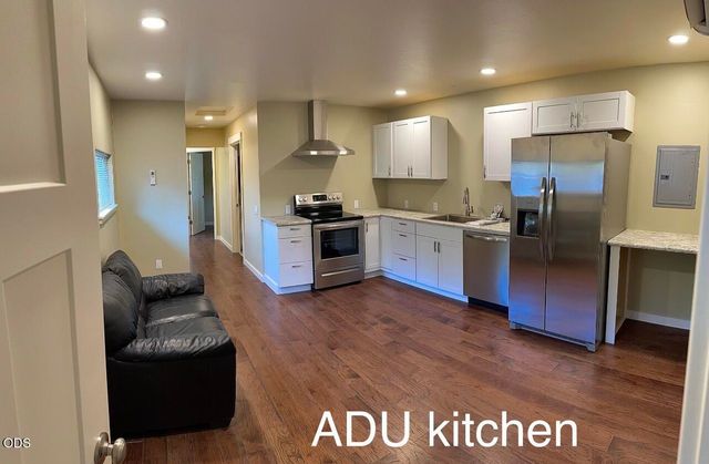 1024 NW Hawthorne Avenue, Grants Pass, OR 97526