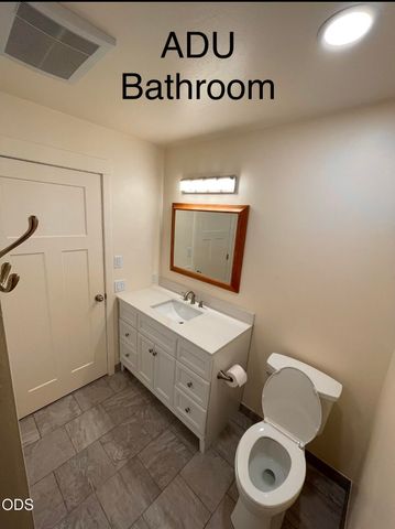 1024 NW Hawthorne Avenue, Grants Pass, OR 97526