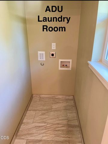 1024 NW Hawthorne Avenue, Grants Pass, OR 97526