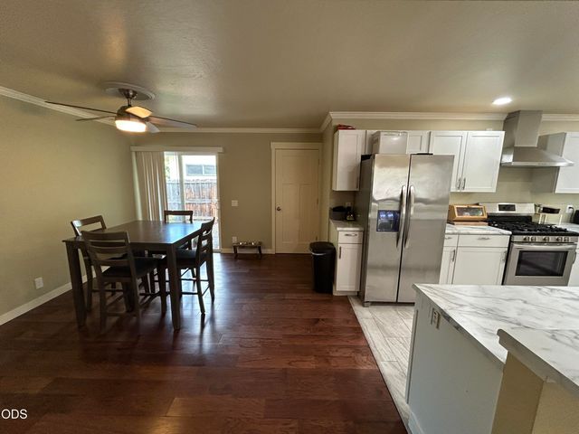 1024 NW Hawthorne Avenue, Grants Pass, OR 97526