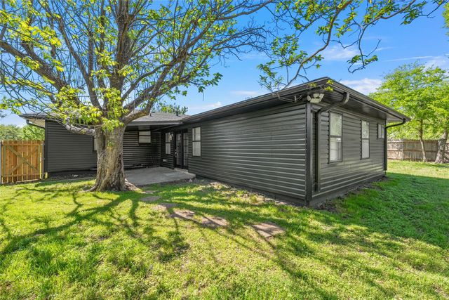 535 N Stefka Drive, Robinson, TX 76706