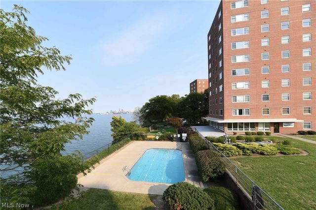 11850 Edgewater Drive 619, Lakewood, OH 44107