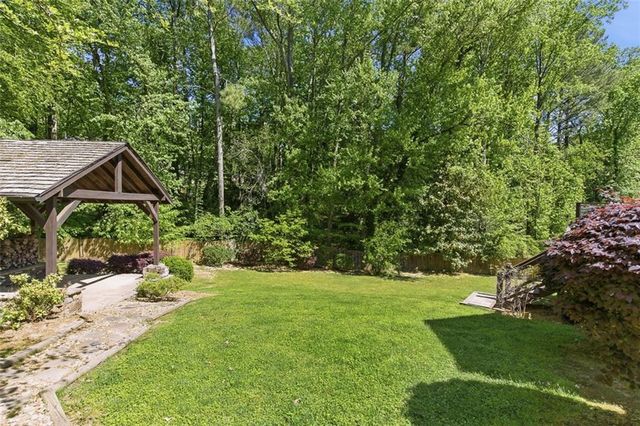 1156 Meadow Oaks Drive NW, Acworth, GA 30102