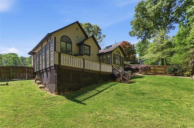 1156 Meadow Oaks Drive NW, Acworth, GA 30102
