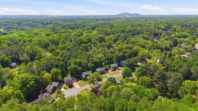 1156 Meadow Oaks Drive NW, Acworth, GA 30102