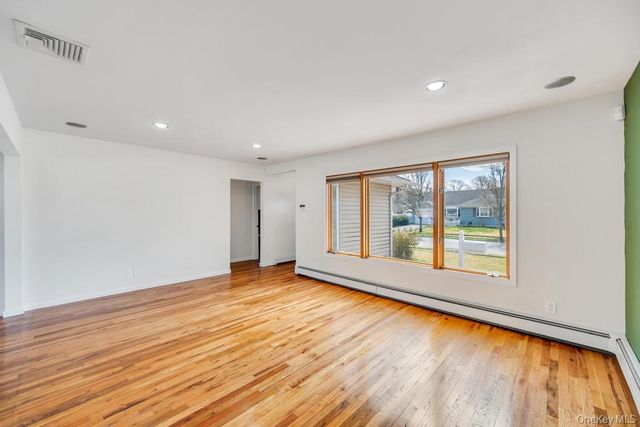 3685 Prairie Path, Bethpage, NY 11714