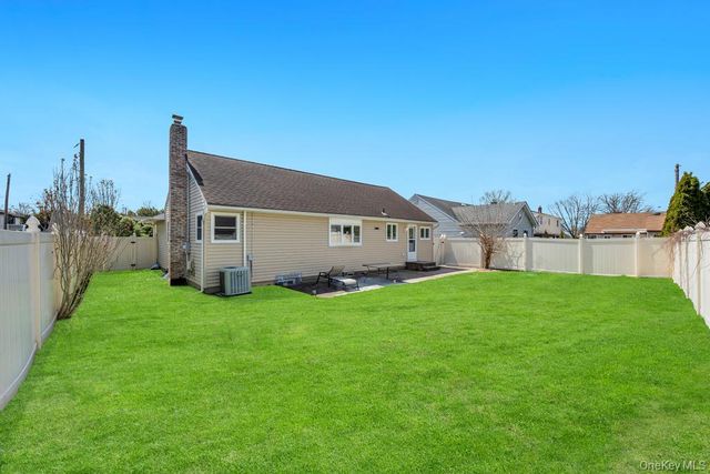 3685 Prairie Path, Bethpage, NY 11714