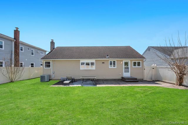 3685 Prairie Path, Bethpage, NY 11714